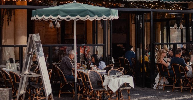 Restaurants parisiens : l’été de tous les dangers